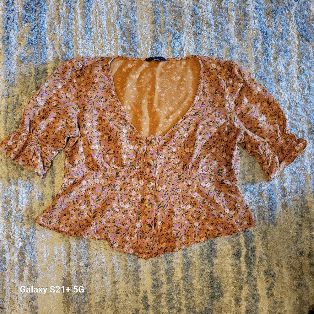 American Eagle Outfitters Pink Floral Crop Top